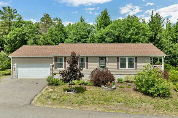 $299,900 | 35 Mansfield Woods Way, New Hampton, NH 03256