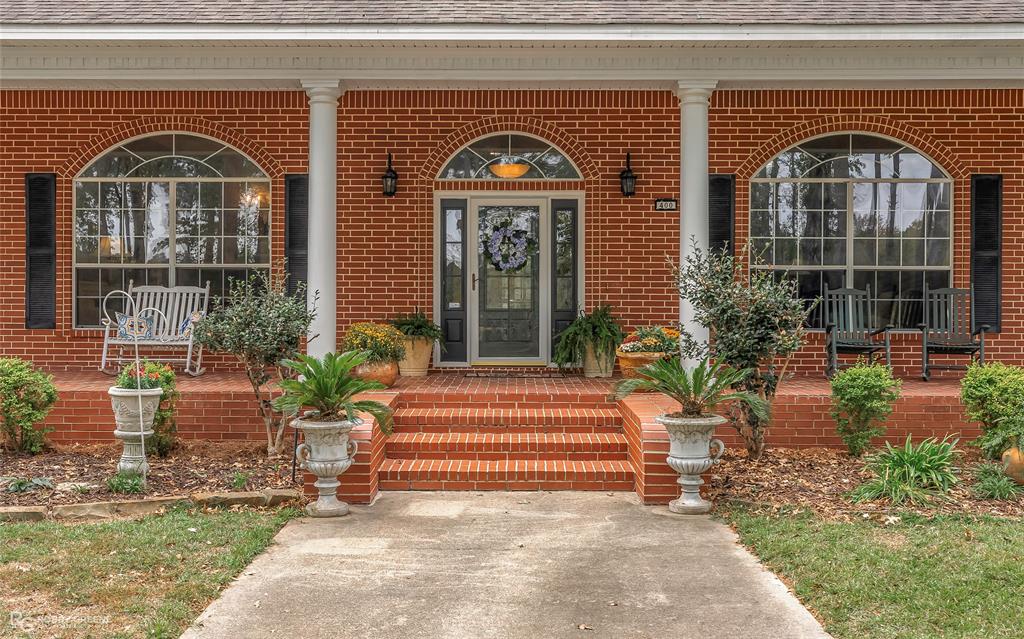 400 Crouch Road Benton, LA 71006 - Photo 6 of 40 a front view of a house with garden
