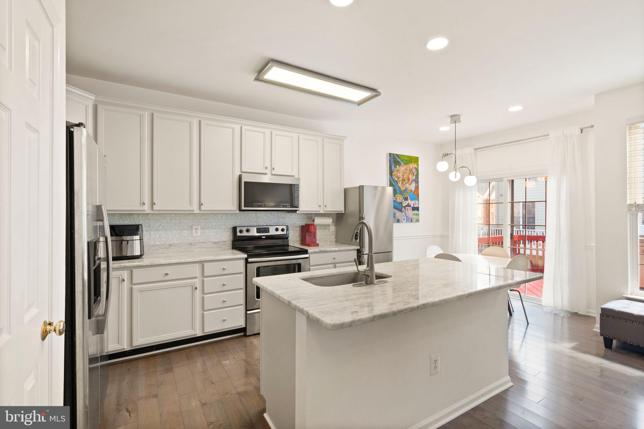 42711 Newcomer Terrace Chantilly, VA 20152 - Photo 3 of 57