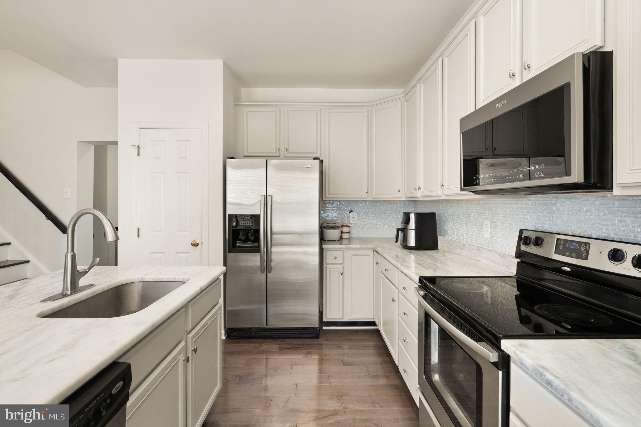 42711 Newcomer Terrace Chantilly, VA 20152 - Photo 4 of 57