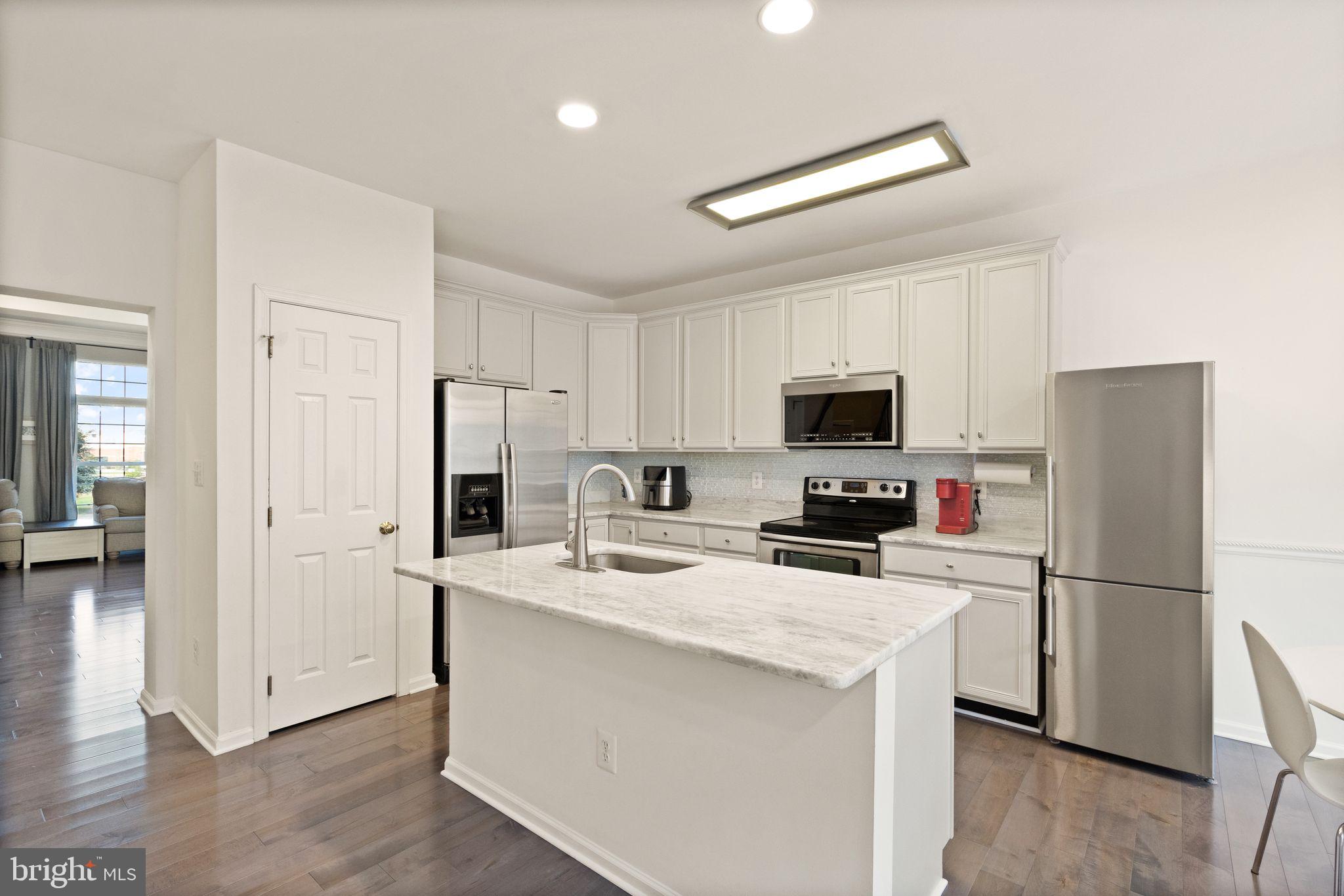 42711 Newcomer Terrace Chantilly, VA 20152 - Photo 5 of 57