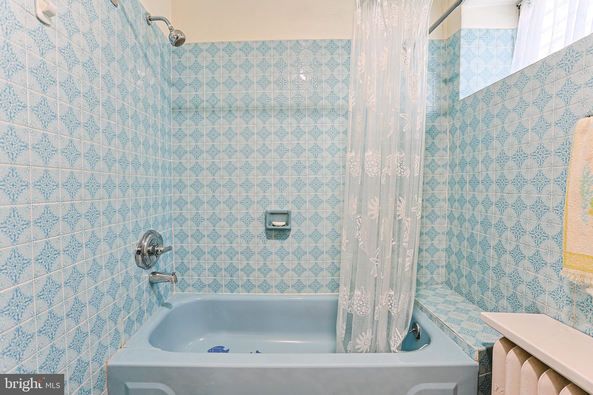 5236 Ridge Avenue Philadelphia, PA 19128 - Photo 27 of 45 a bathroom with a bathtub