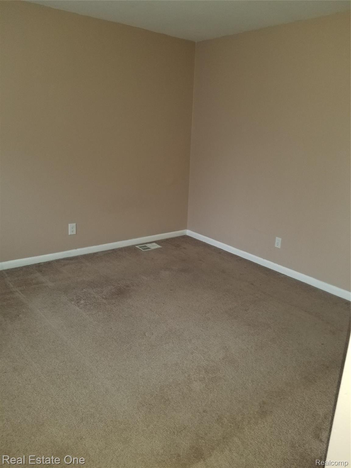 24601 Scotia Road Oak Park, MI 48237 - Photo 21 of 30 mstr bedroom.jpg