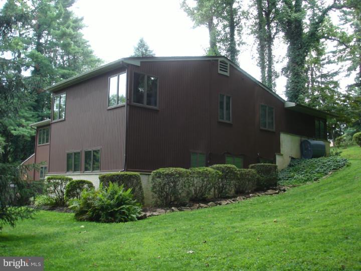 414 Marple Road Broomall, PA 19008 - Photo 22 of 25 Side Yard
