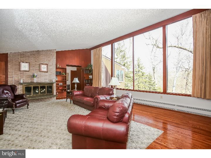 414 Marple Road Broomall, PA 19008 - Photo 4 of 25 Living Room