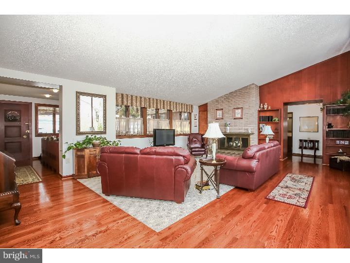 414 Marple Road Broomall, PA 19008 - Photo 5 of 25 Living Room