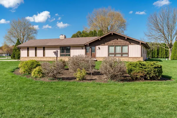 $274,000 | 2308 North Pontiac Drive, Janesville, WI 53545