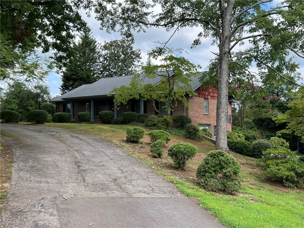 427 Bethlehem Ridge Road Pickens, SC 29671 - Photo 2 of 35