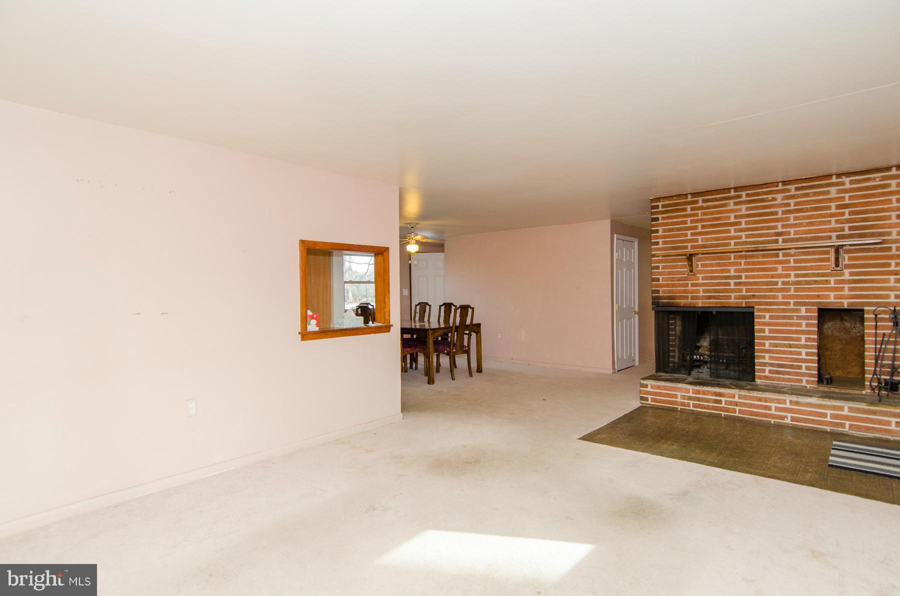 13941 Blenheim Road North Phoenix, MD 21131 - Photo 3 of 30 Living Room