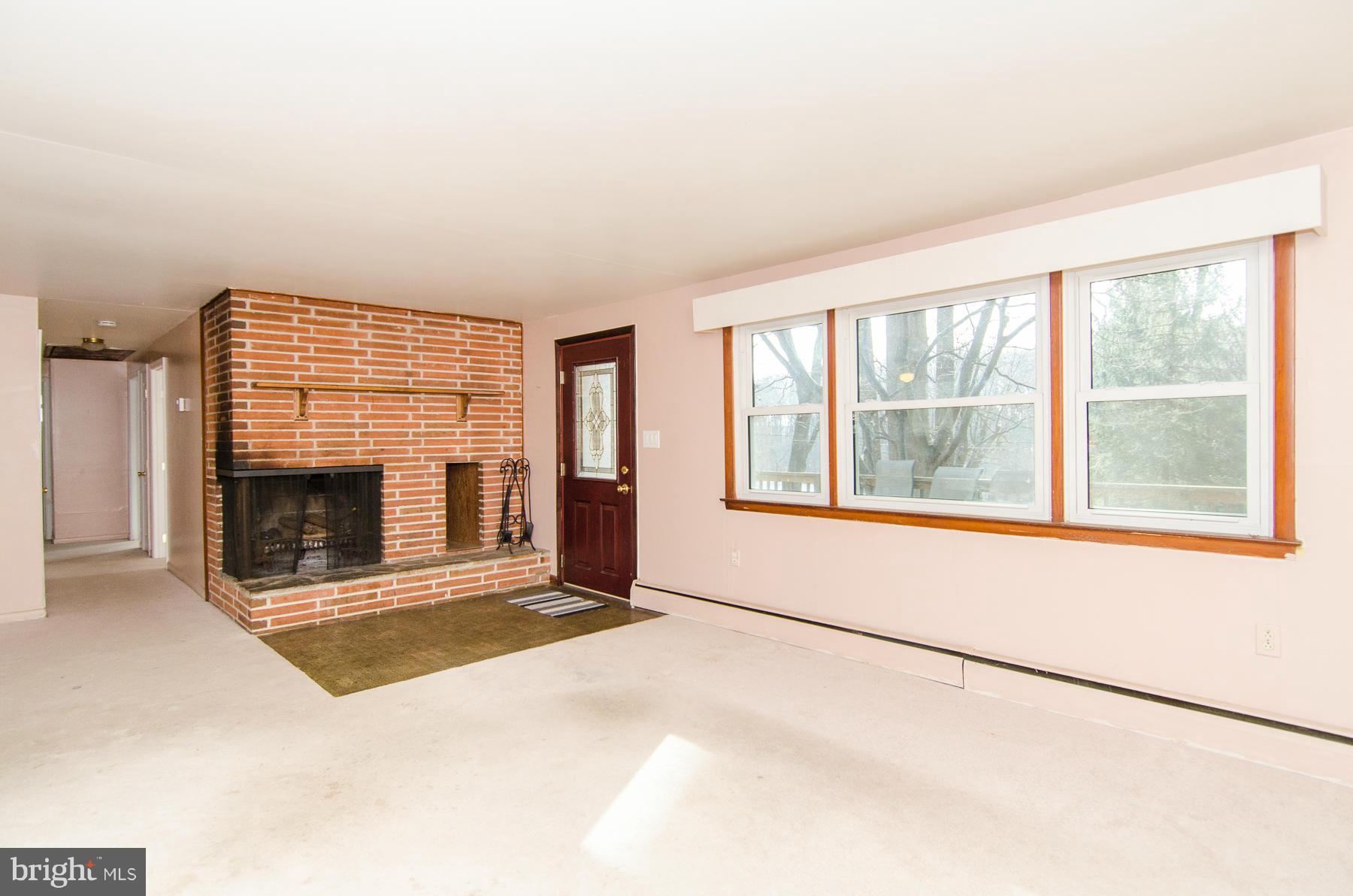 13941 Blenheim Road North Phoenix, MD 21131 - Photo 4 of 30 Living Room