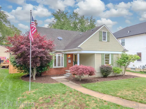 $615,000 | 2120 Vinsetta Boulevard, Royal Oak, MI 48073
