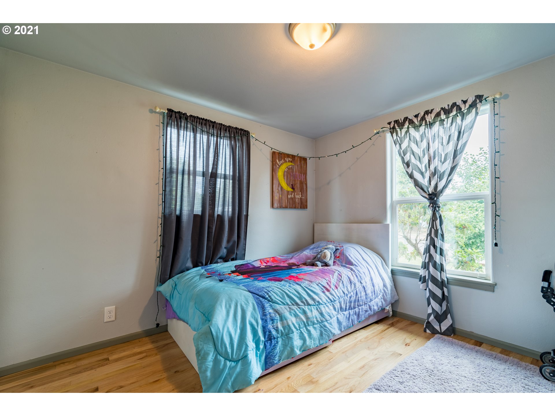 5195 E Street Springfield, OR 97478 - Photo 15 of 30 a bedroom with a bed and a window
