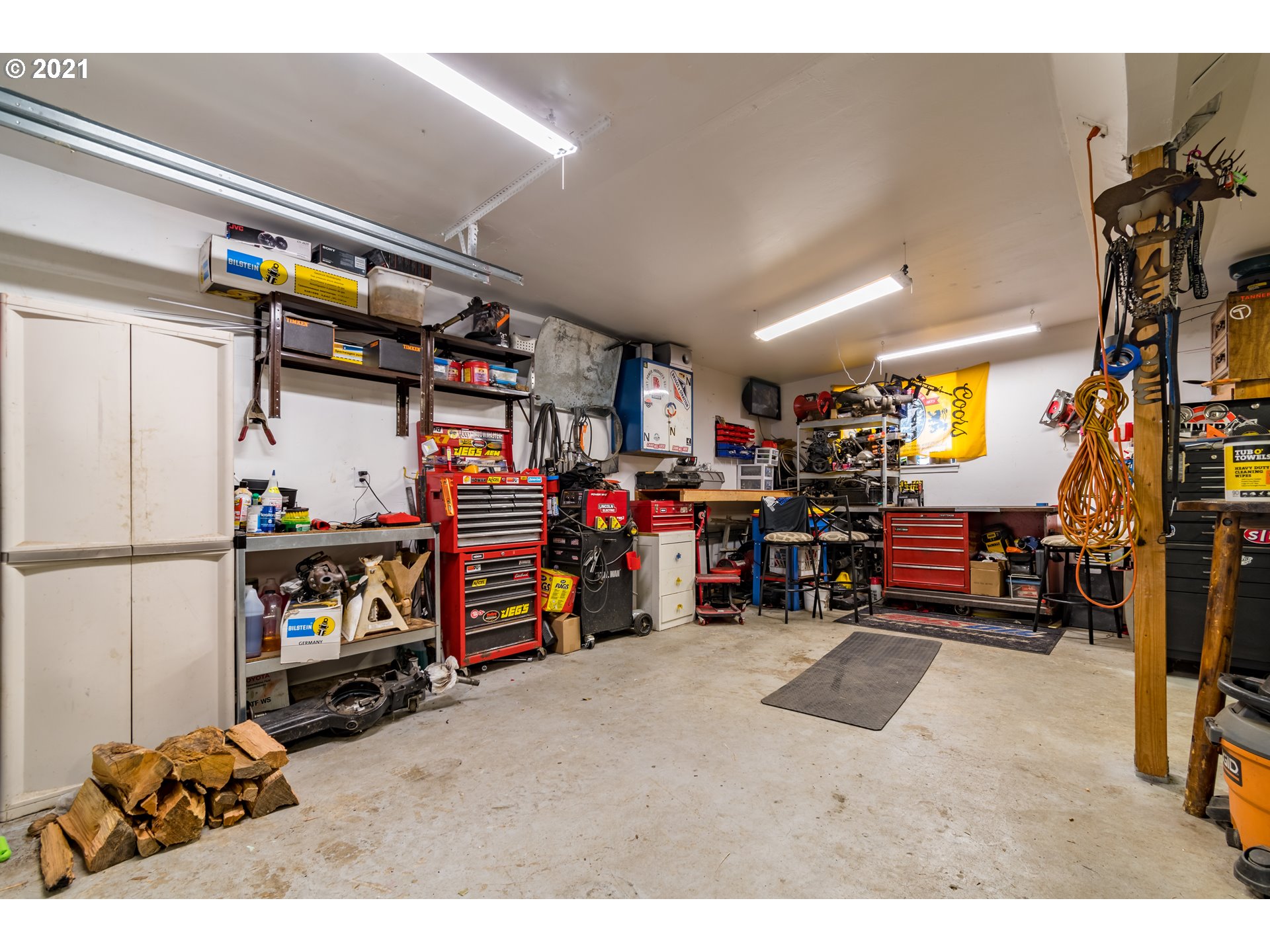5195 E Street Springfield, OR 97478 - Photo 24 of 30 a view of a storage in a room