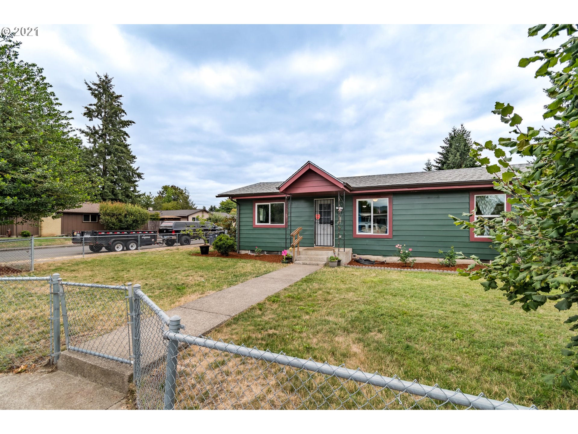 5195 E Street Springfield, OR 97478 - Photo 28 of 30 a front view of house with yard and entertaining space