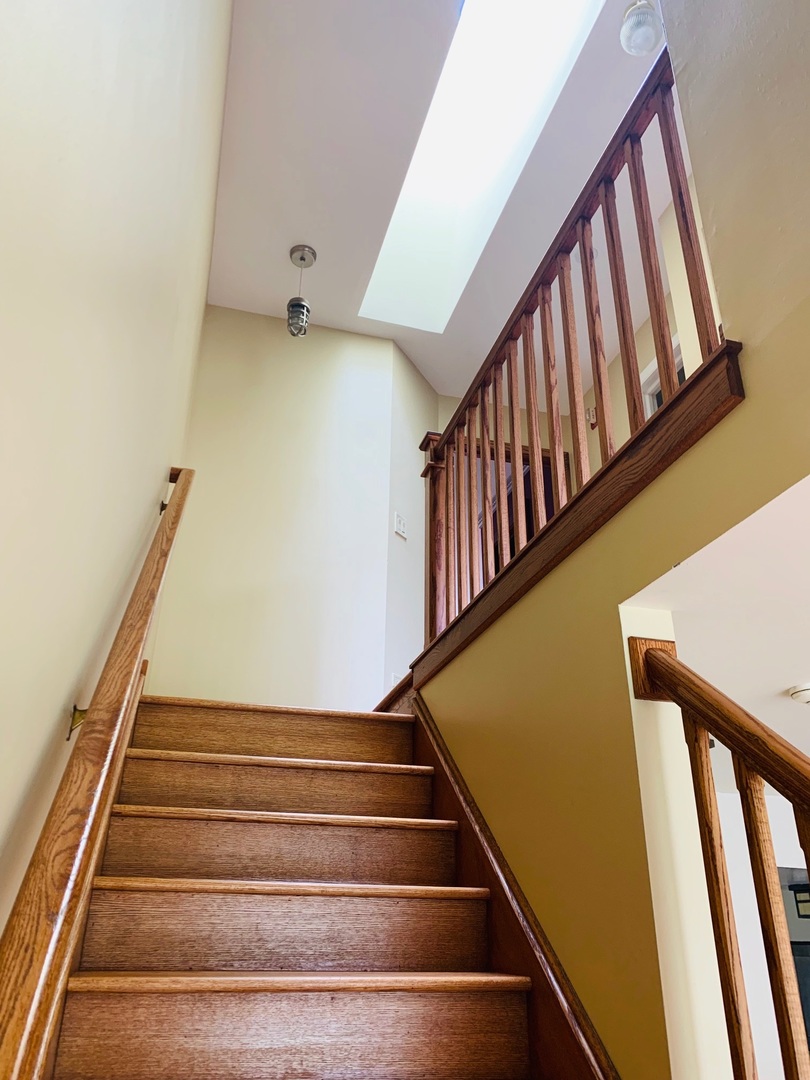 955 Ripple Ridge Cove, Unit 955 Darien, IL 60561 - Photo 7 of 13 a view of entryway