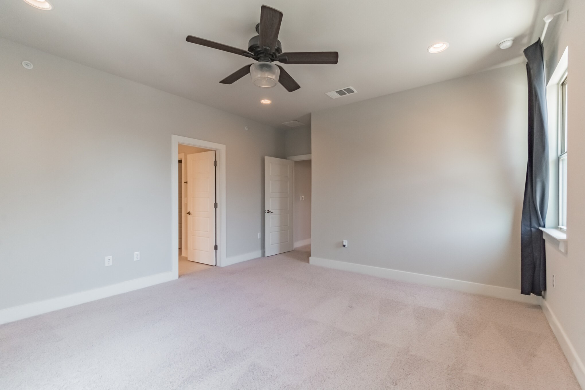 13800 Lyndhurst Street, Unit 221 Austin, TX 78717 - Photo 21 of 40 an empty room with a ceiling fan and a window