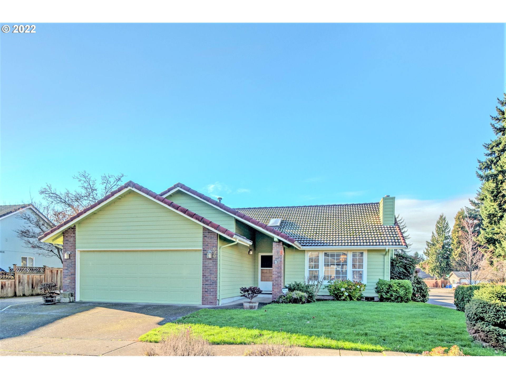 690 Poltava Street Springfield, OR 97477 - Photo 1 of 26 a front view of a house with a yard and garage