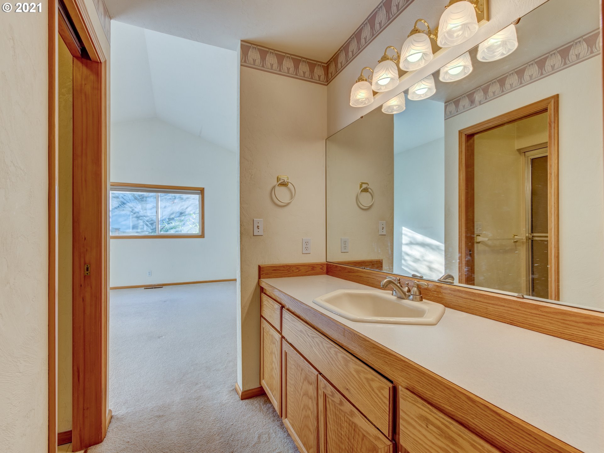 690 Poltava Street Springfield, OR 97477 - Photo 15 of 26 a bathroom with a sink and a mirror