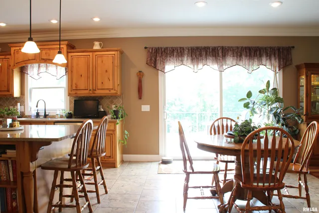 $594,000 | 1914 Ridgefield Drive, Port Byron, IL 61275