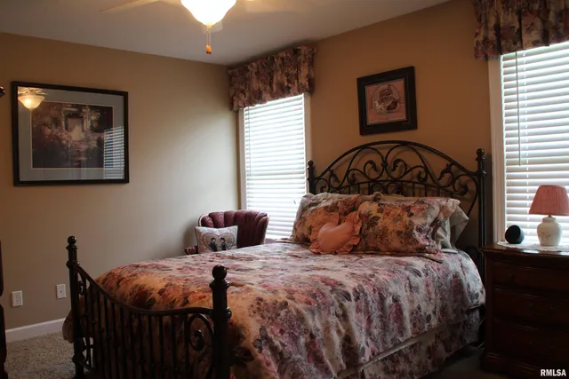 $594,000 | 1914 Ridgefield Drive, Port Byron, IL 61275