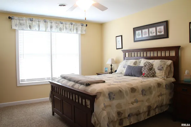 $594,000 | 1914 Ridgefield Drive, Port Byron, IL 61275