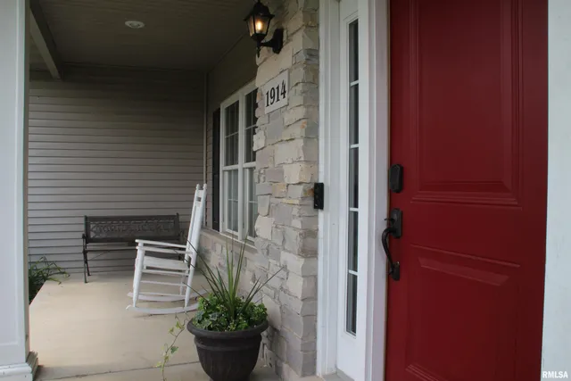 $594,000 | 1914 Ridgefield Drive, Port Byron, IL 61275