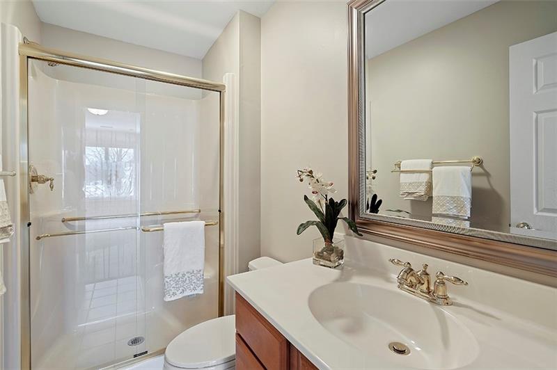 110 Rabold Drive Wexford, PA 15090 - Photo 15 of 25 Private bathroom.