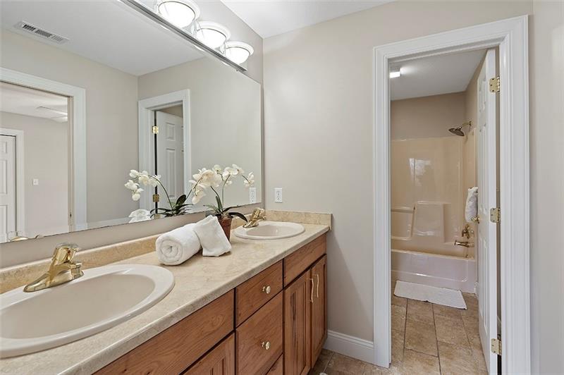 110 Rabold Drive Wexford, PA 15090 - Photo 18 of 25 Jack-n-Jill bathroom between bedrooms three and four.