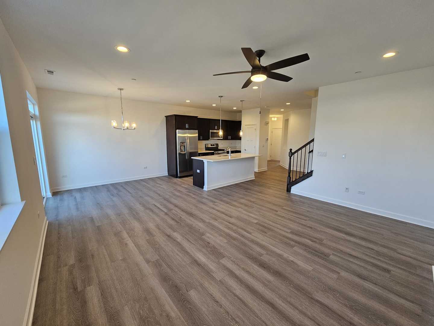 334 Masters Drive Addison, IL 60101 - Photo 2 of 25
