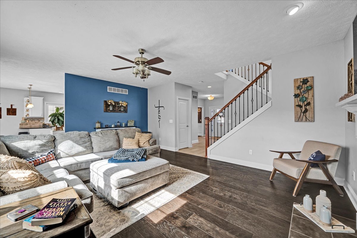 1001 Mugho Court Normal, IL 61761 - Photo 11 of 46 a living room with furniture