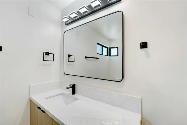 $4,950 | 4036 Rosemont Avenue, Unit 5, Montrose, CA 91020