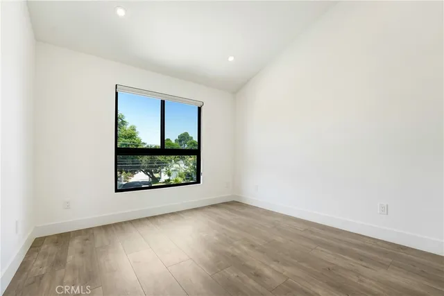 $4,950 | 4036 Rosemont Avenue, Unit 5, Montrose, CA 91020