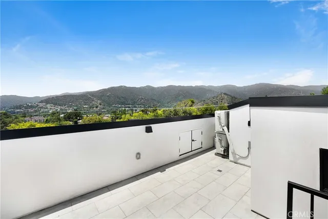 $4,950 | 4036 Rosemont Avenue, Unit 5, Montrose, CA 91020