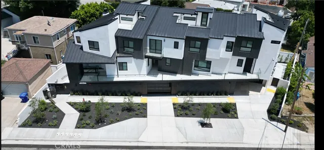 $4,950 | 4036 Rosemont Avenue, Unit 5, Montrose, CA 91020