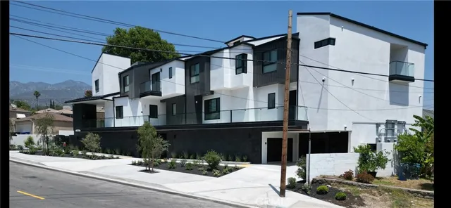 $4,950 | 4036 Rosemont Avenue, Unit 5, Montrose, CA 91020