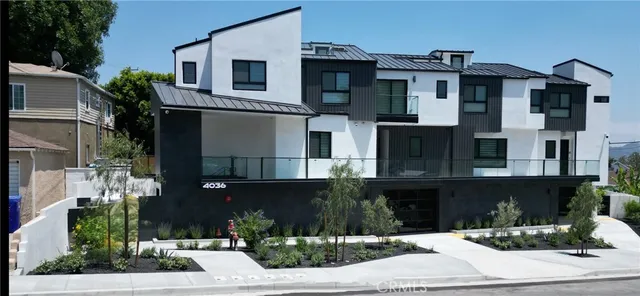 $4,950 | 4036 Rosemont Avenue, Unit 5, Montrose, CA 91020