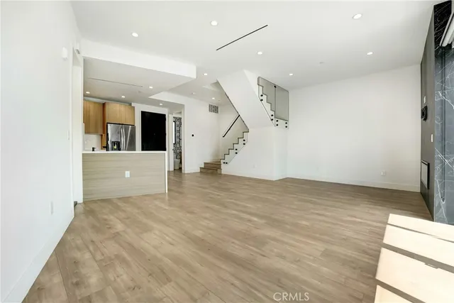 $4,950 | 4036 Rosemont Avenue, Unit 5, Montrose, CA 91020