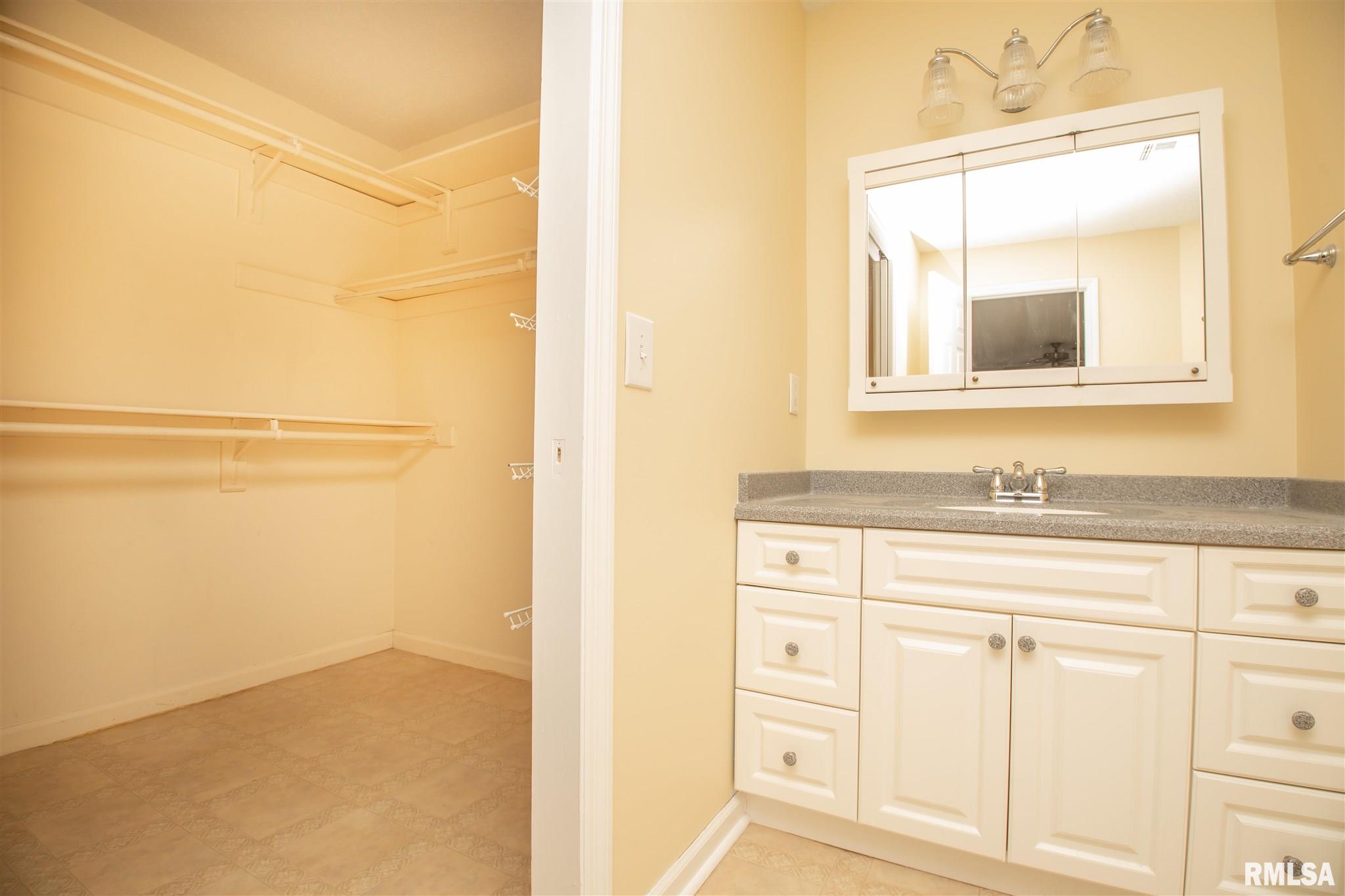 1360 Kimberly Ridge Road Bettendorf, IA 52722 - Photo 16 of 30 Gallery Image 16