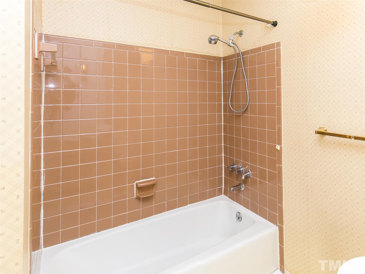4813 Radcliff Road Raleigh, NC 27609 - Photo 9 of 22 a bathroom with a bathtub