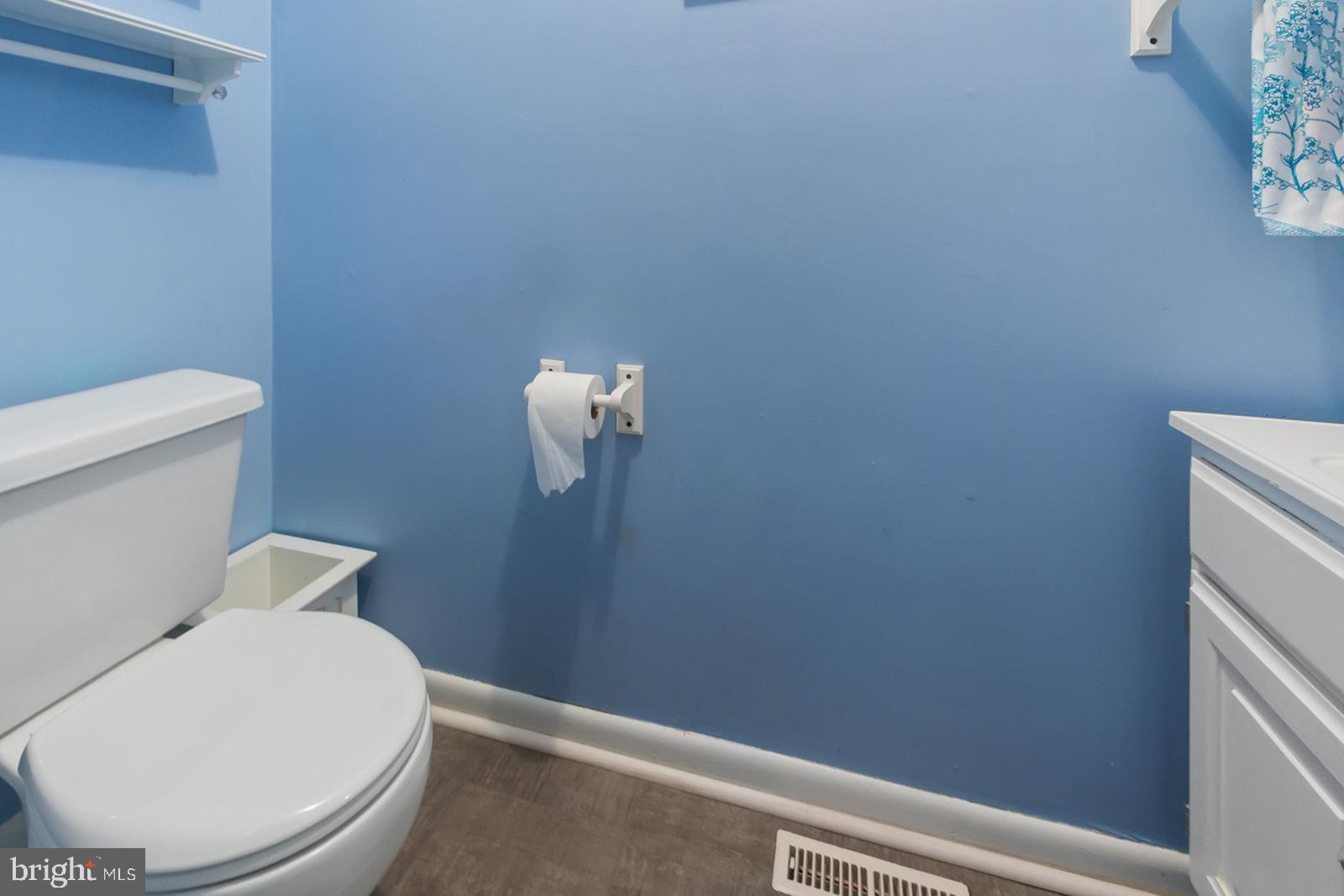 601 Grant Road, Unit 49 Folcroft, PA 19032 - Photo 14 of 39 powder room main fl
