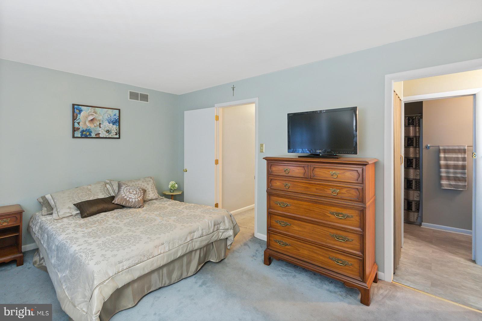 601 Grant Road, Unit 49 Folcroft, PA 19032 - Photo 17 of 39 main bedroom