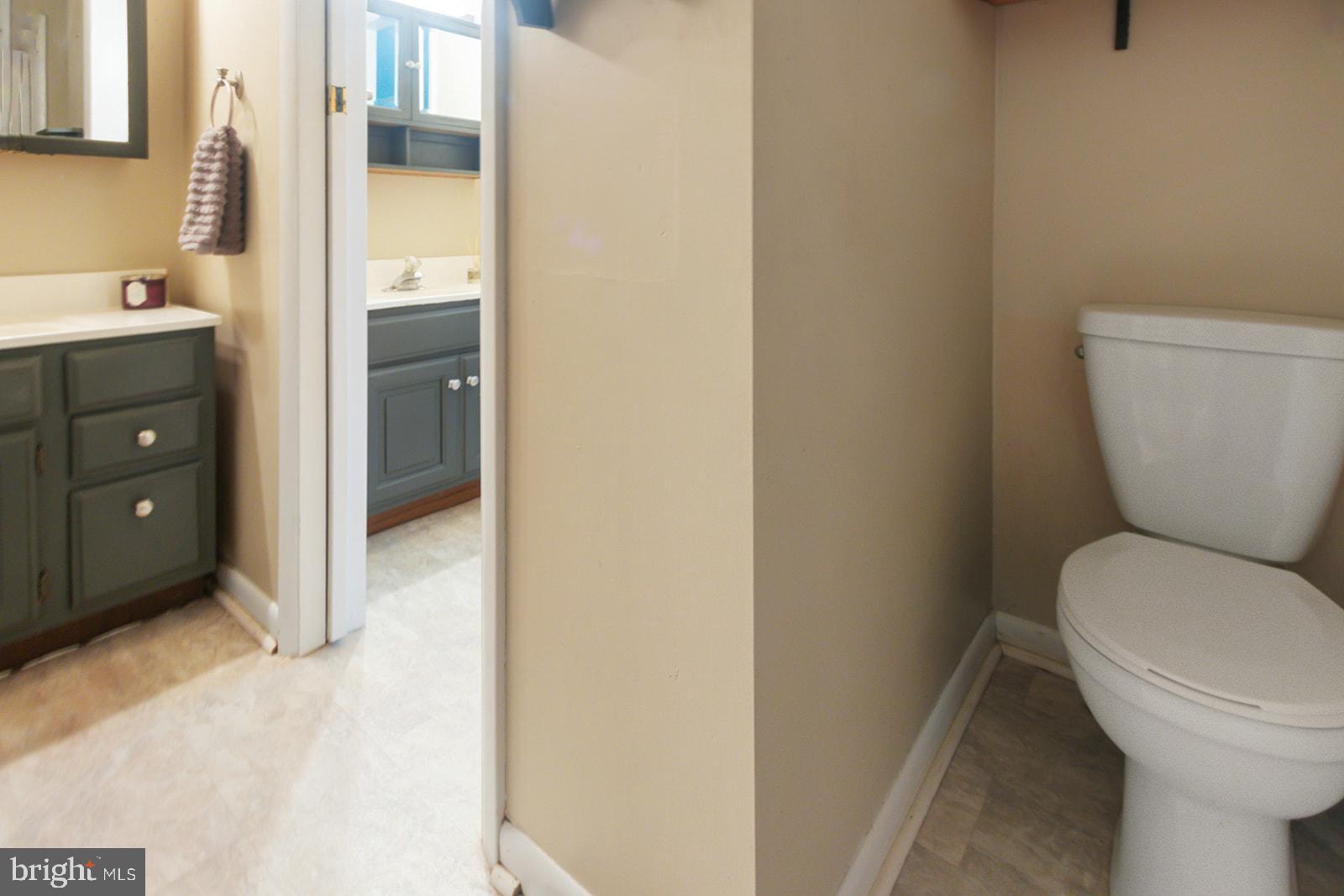 601 Grant Road, Unit 49 Folcroft, PA 19032 - Photo 21 of 39 Full bath