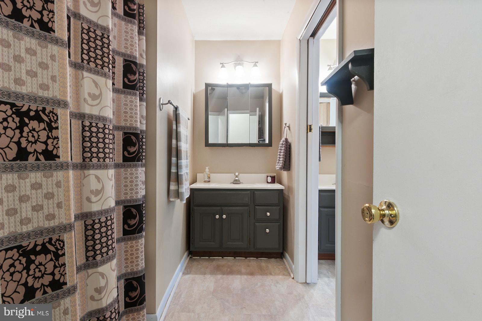 601 Grant Road, Unit 49 Folcroft, PA 19032 - Photo 22 of 39 Full Bath