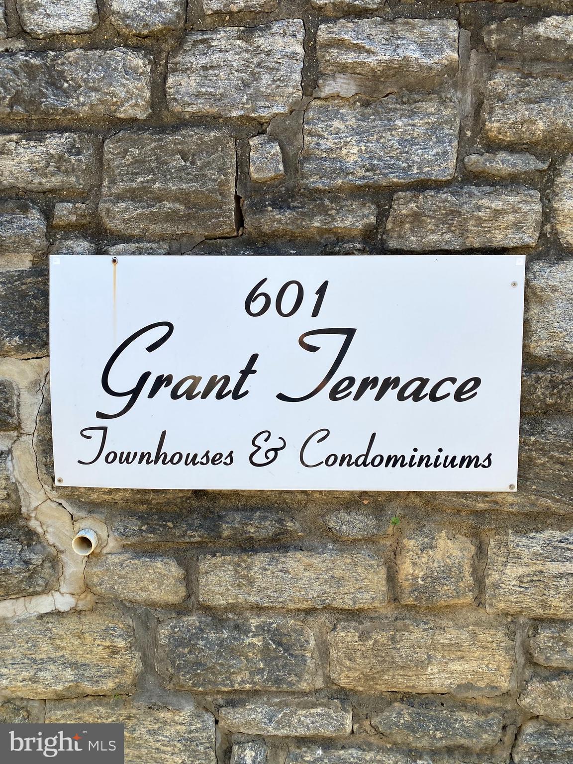 601 Grant Road, Unit 49 Folcroft, PA 19032 - Photo 39 of 39 PULL IN HERE sign on Glenolden Ave