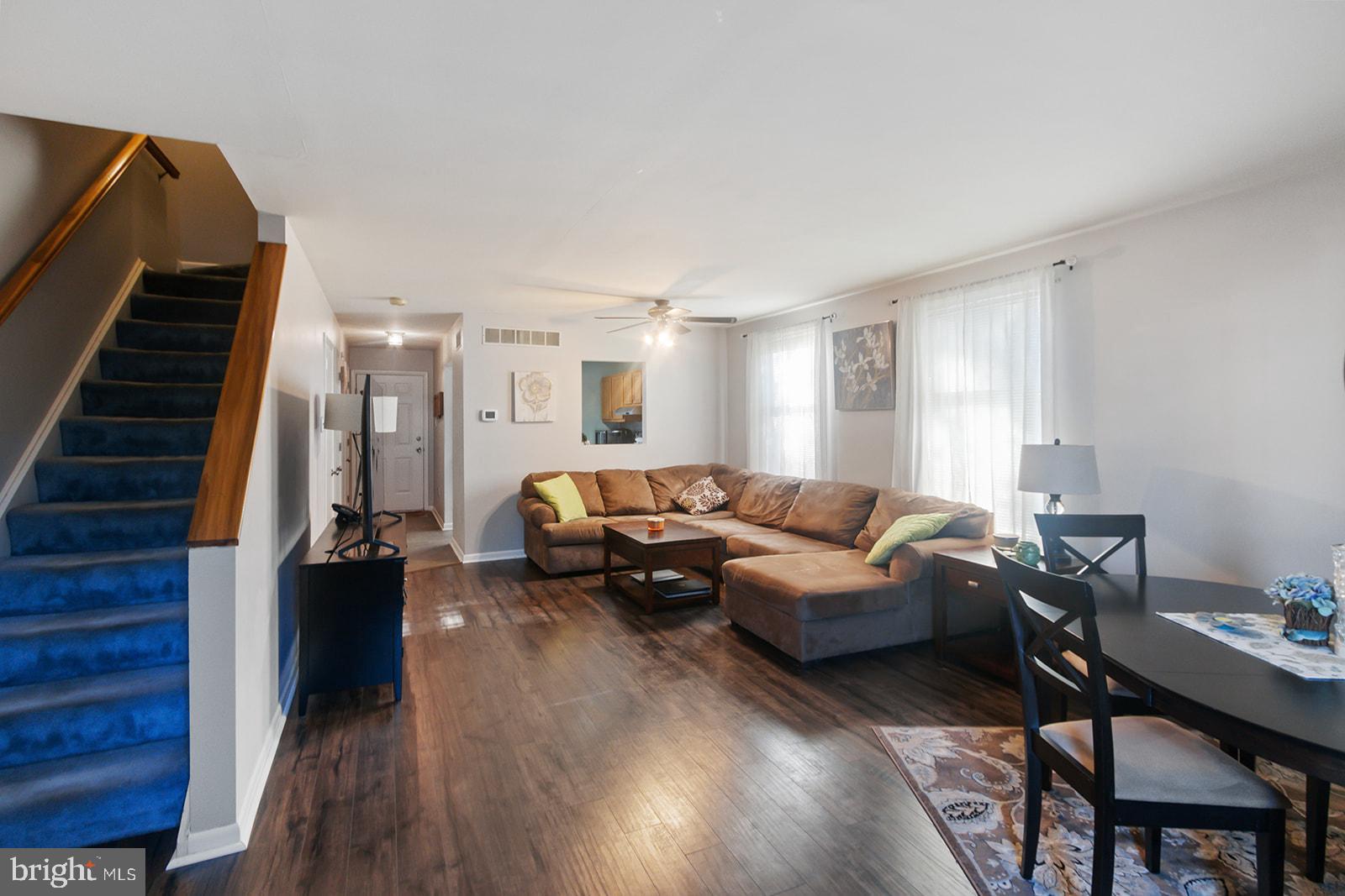 601 Grant Road, Unit 49 Folcroft, PA 19032 - Photo 8 of 39 living room