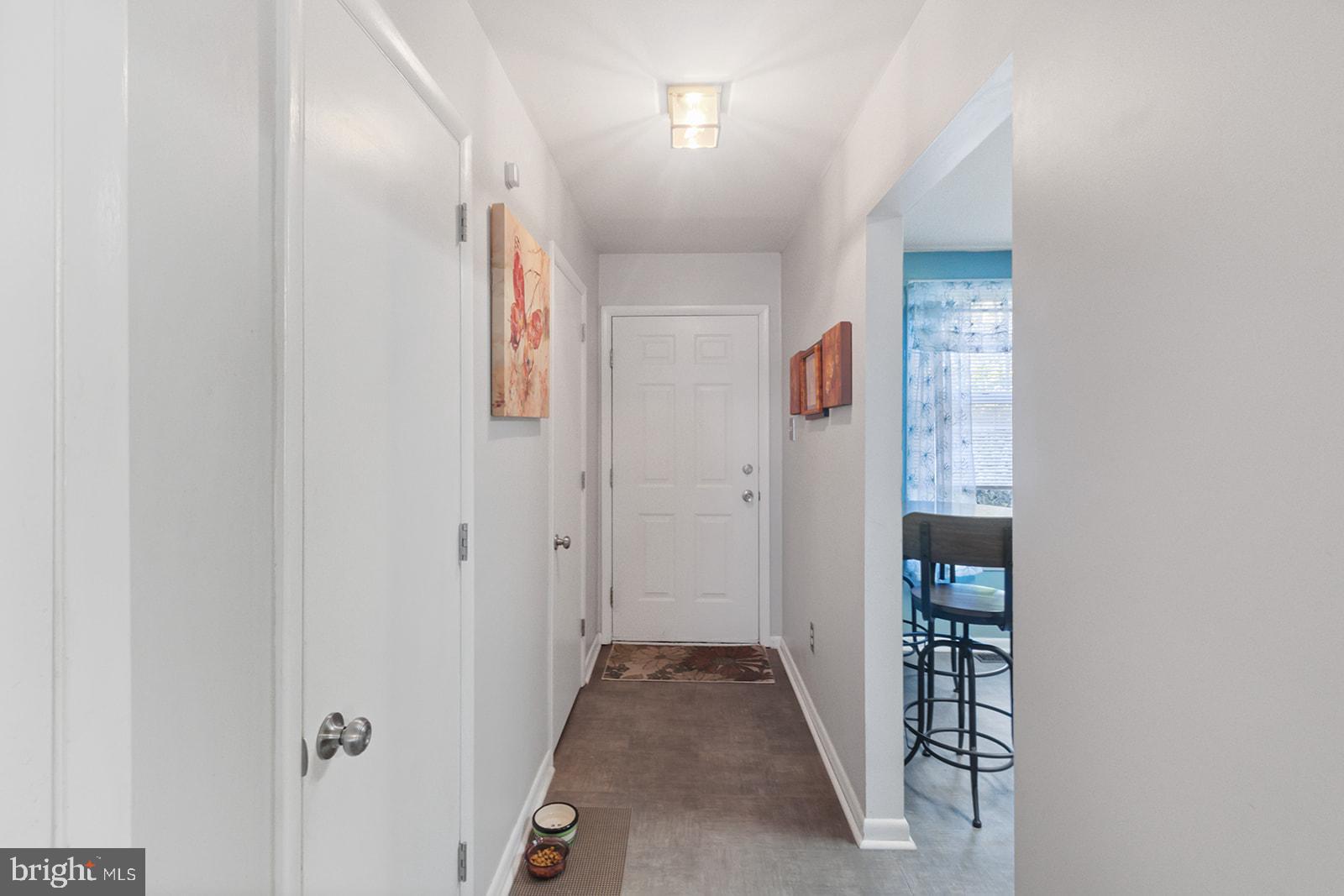 601 Grant Road, Unit 49 Folcroft, PA 19032 - Photo 9 of 39 hallway to kitchen