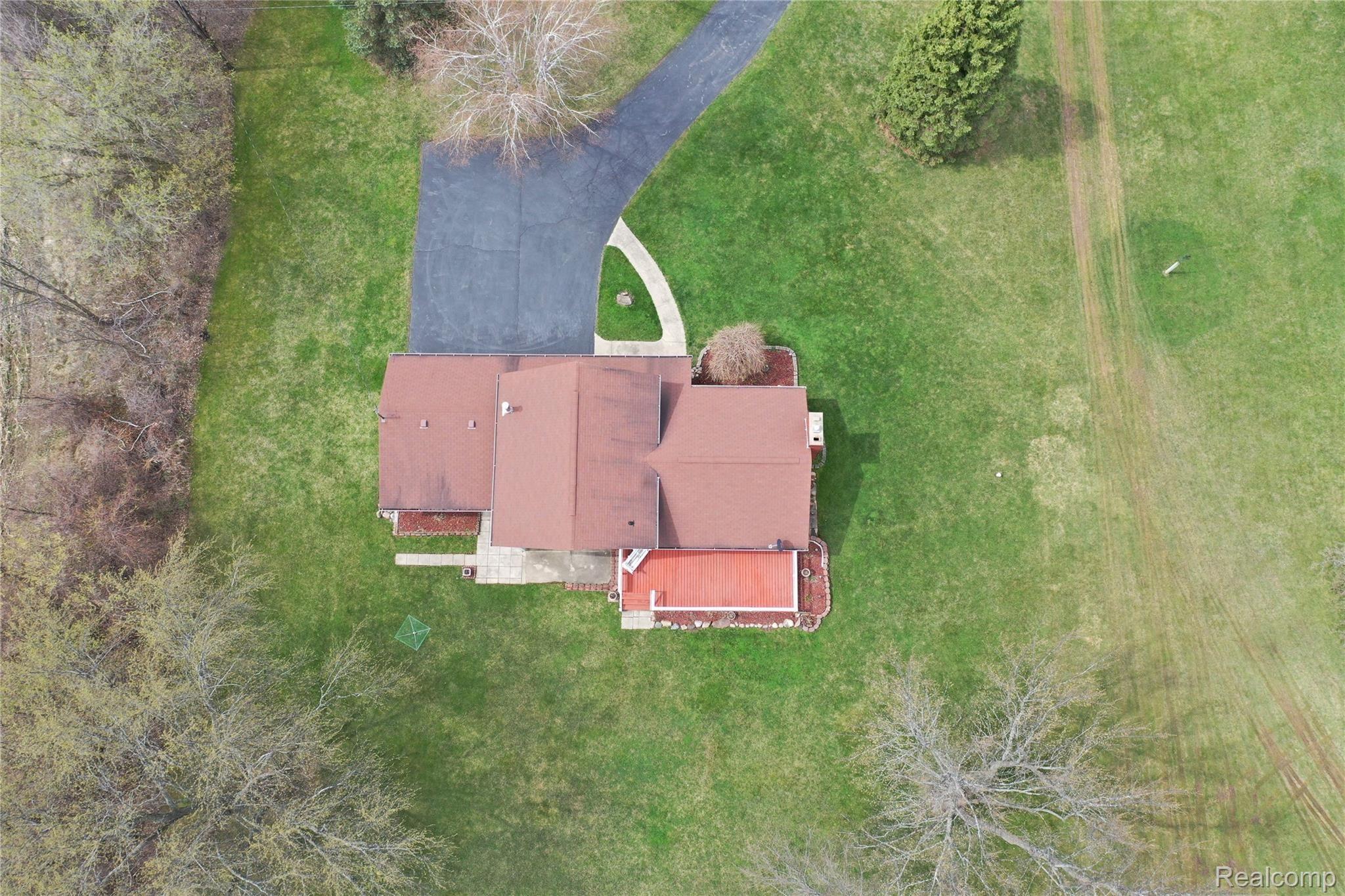 4155 South Genesee Road Grand Blanc, MI 48439 - Photo 32 of 41 org_2269320edd38d185_1617989566000.jpg