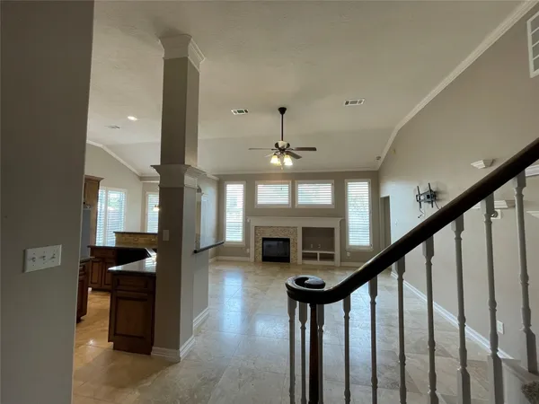 a view of entryway and livingroom with furniture