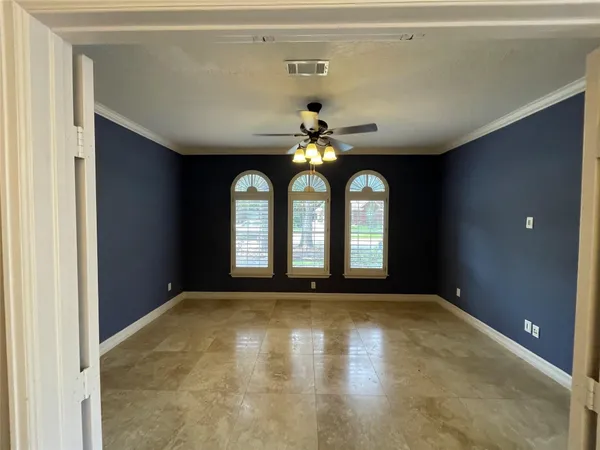 a view of entryway with livingroom