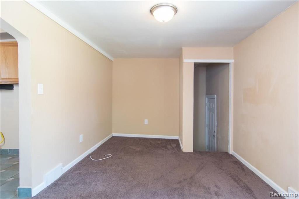 8183 Central Street Center Line, MI 48015 - Photo 15 of 35